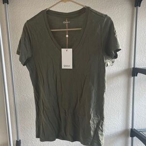 Quince NWT Olive Green V-Neck Short Sleeve Tee